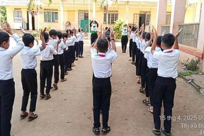 Sáng ngày 15/4/2025 công ty sữa Milo về tặng sữa cho các em học sinh tại Liên đội Y Jút. Thay mặt nhà trường và liên đội em xin được cám ơn công ty và các anh chị