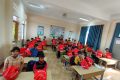 Trường Tiểu Học Y Jút nhận được 68 mũ bảo hiểm từ công ty Hon Da